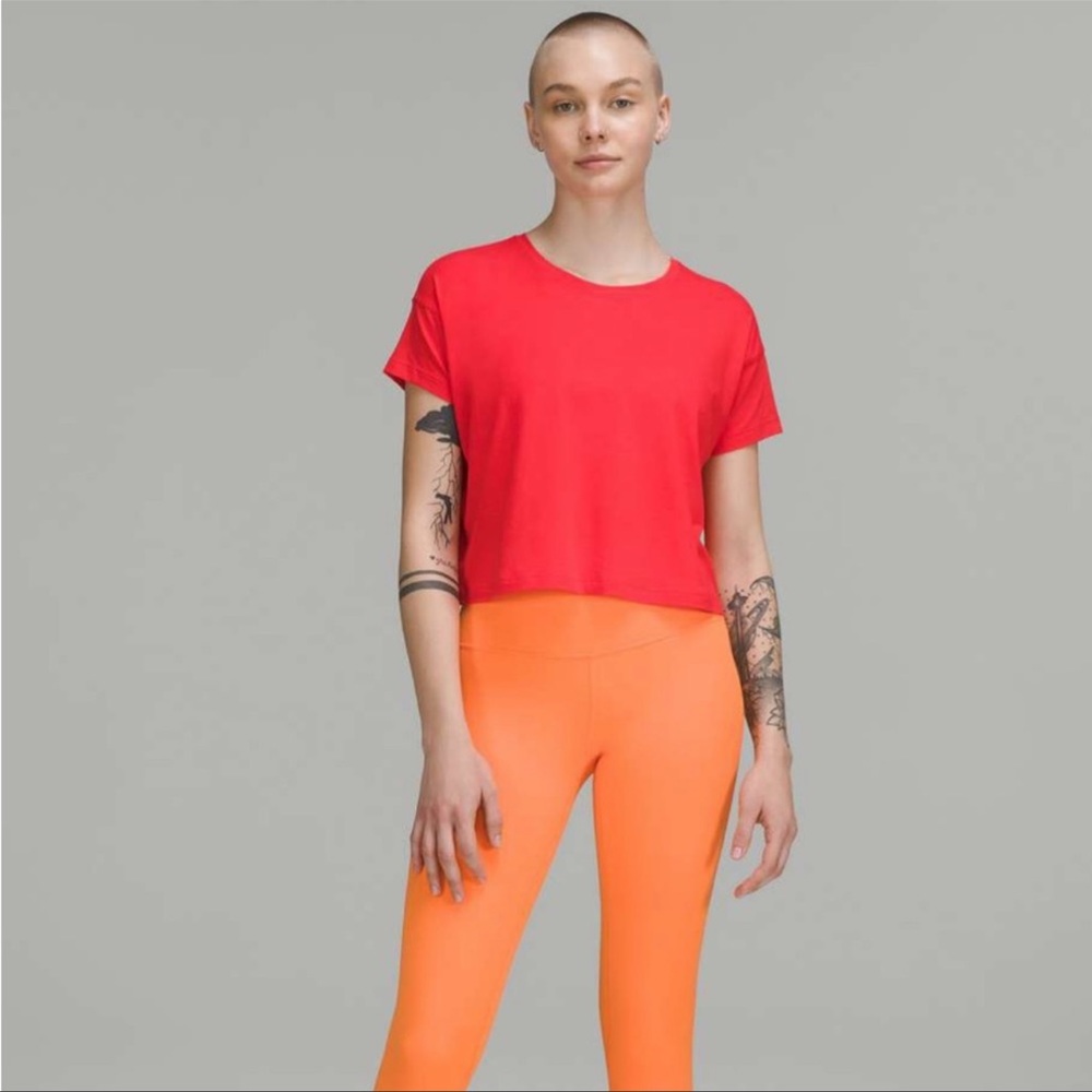 NWOT Lululemon Cates Tee